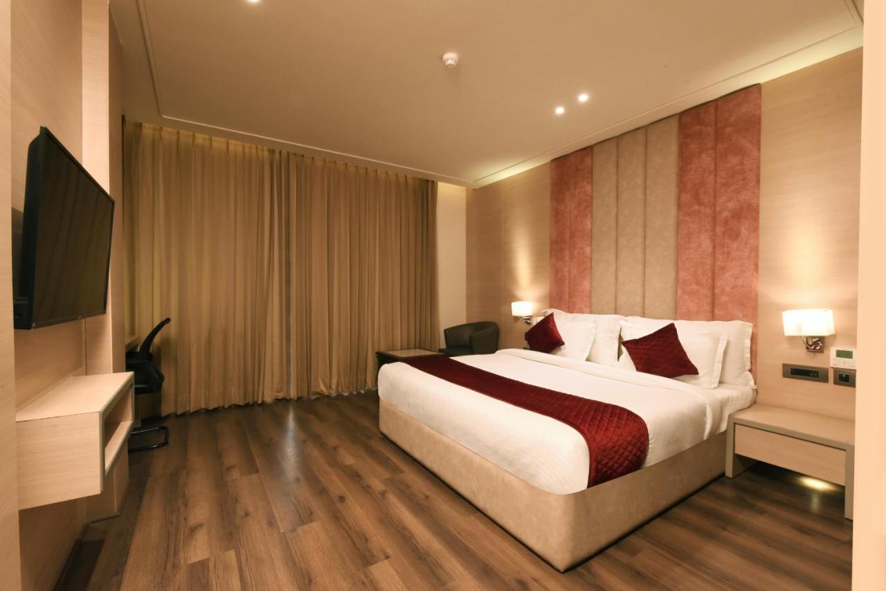 The Pribson Hotel Amritsar Exterior photo