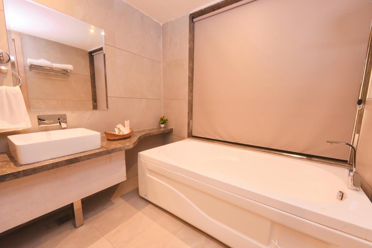 The Pribson Hotel Amritsar Exterior photo