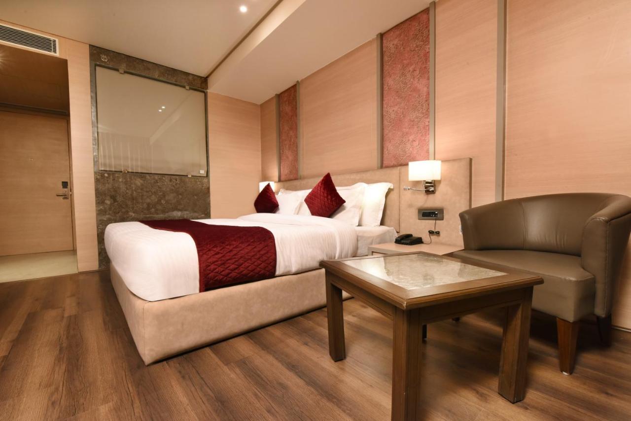 The Pribson Hotel Amritsar Exterior photo