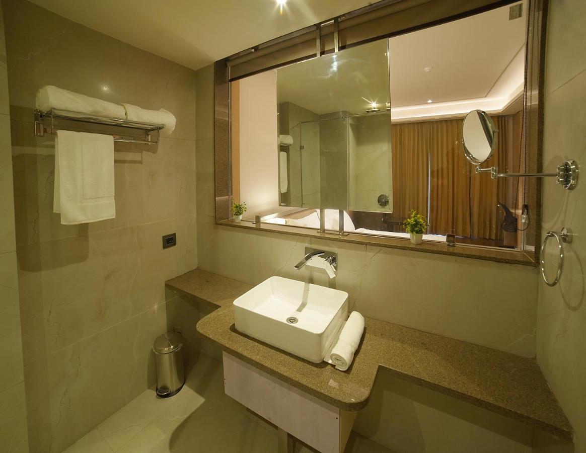 The Pribson Hotel Amritsar Exterior photo